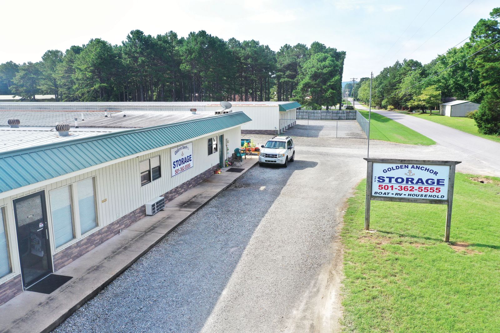 Golden Anchor Storage office and roadside sign in Heber Springs